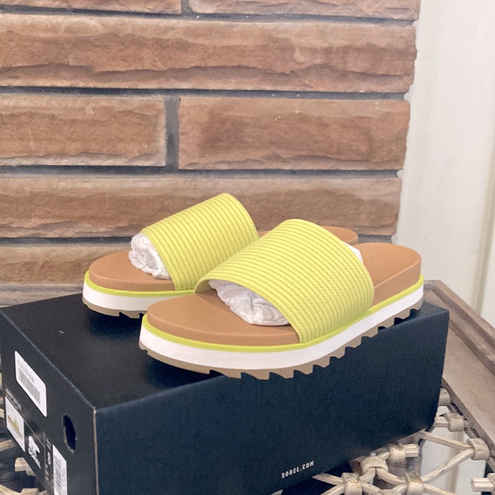 New in the box Sorel roaming easy slide size 8 bolt, gum color